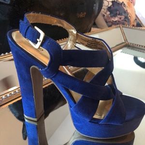 Confortable Heels in Royal Blue